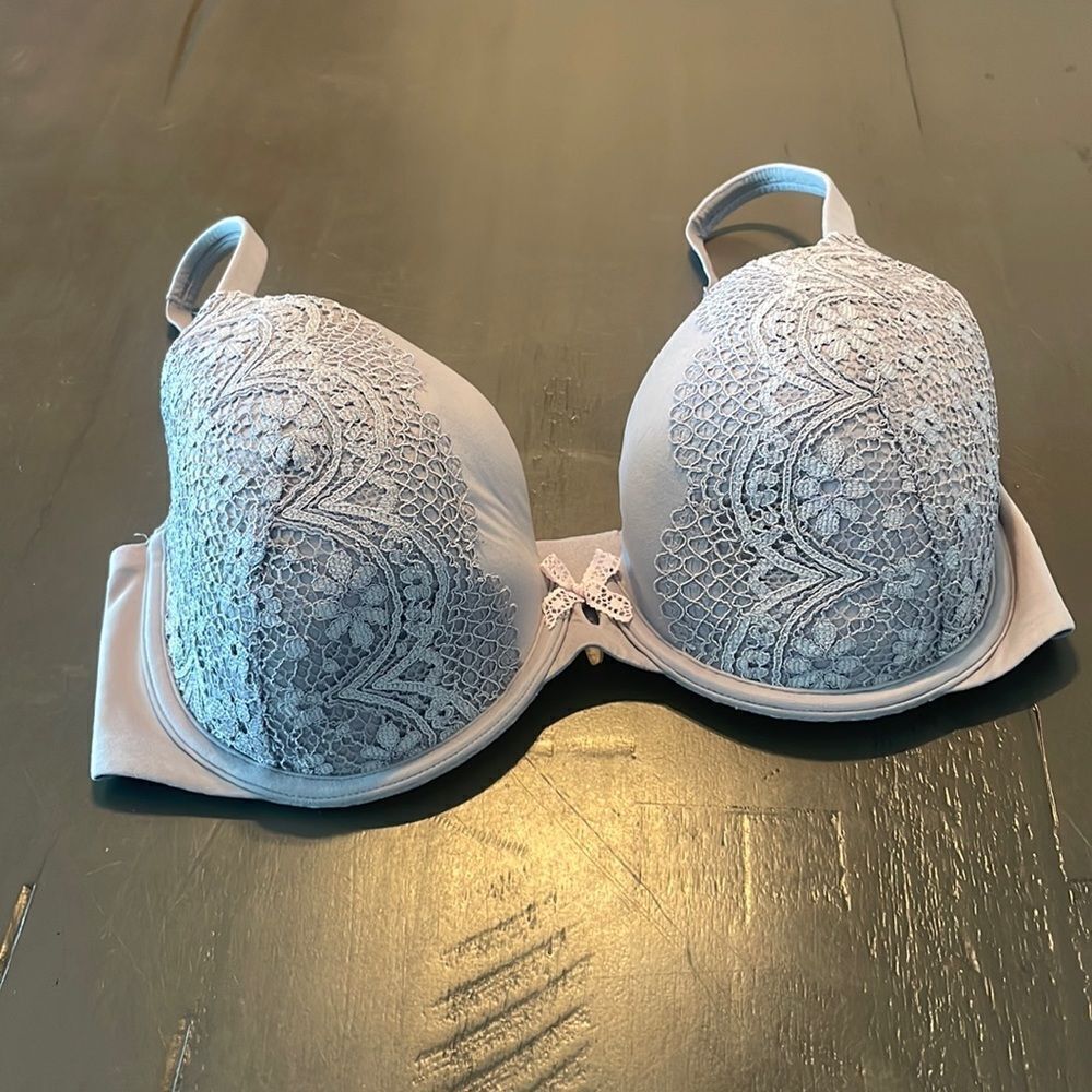 Victoria’s Secret Body by Victoria lace bra gray silver taupe color SZ 34DDD